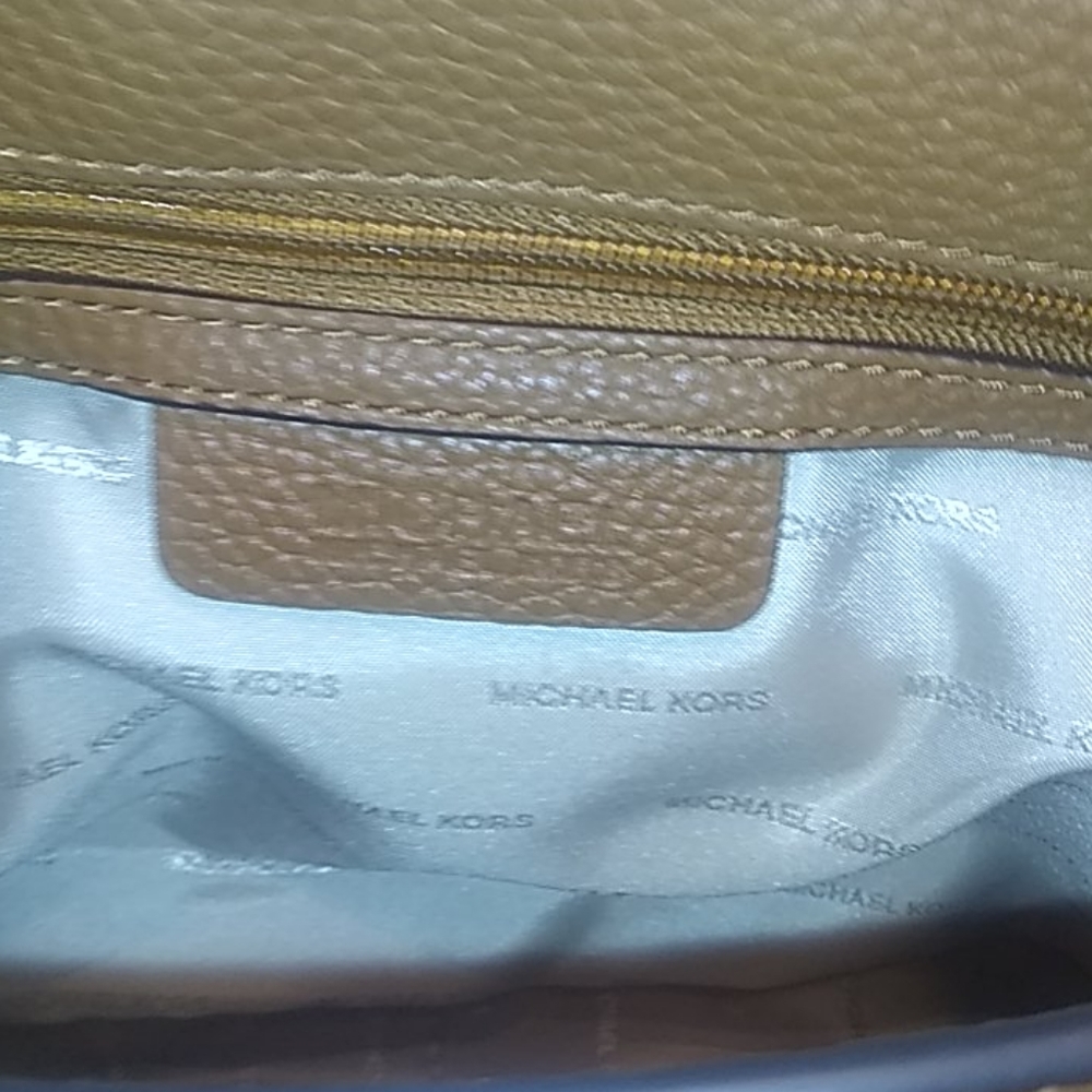 Michael kors Large saddlebag purse. - Picture 10 of 16